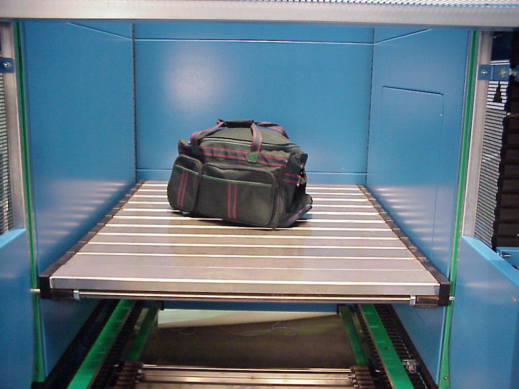 Vertical Baggage Conveyors Powered by Rubber Block Chain NERAK Systems